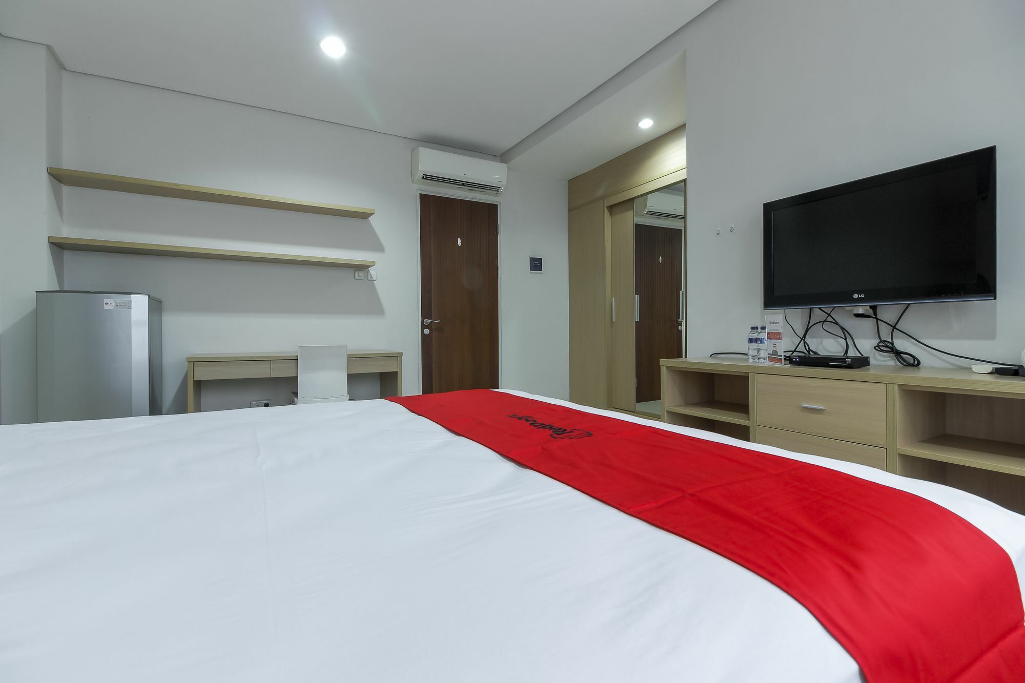 Reddoorz @ Patal Senayan 4 Hotel Jakarta Exterior foto