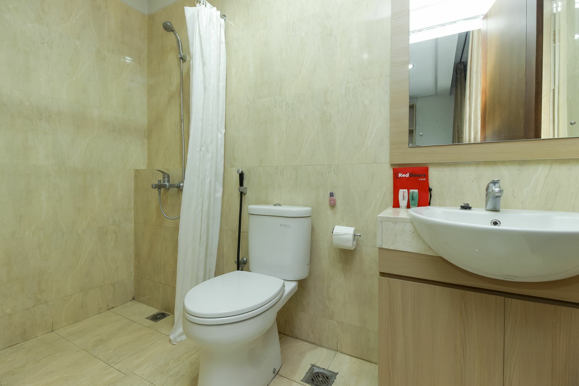 Reddoorz @ Patal Senayan 4 Hotel Jakarta Exterior foto